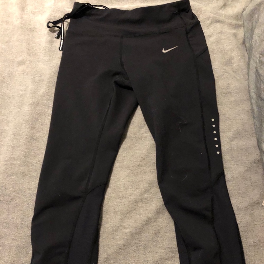 Black nike capris